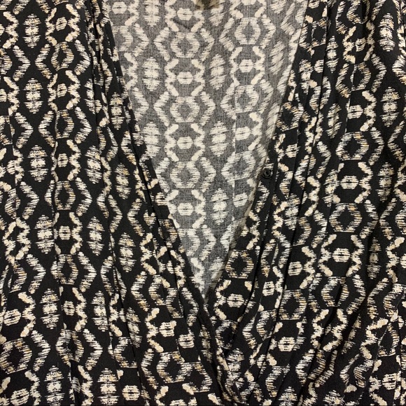 Black Patterned Long Sleeve Romper w/ Front Snap - Picture 4 of 7
